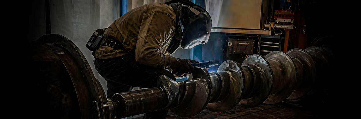Hardfacing welding process on industrial components
